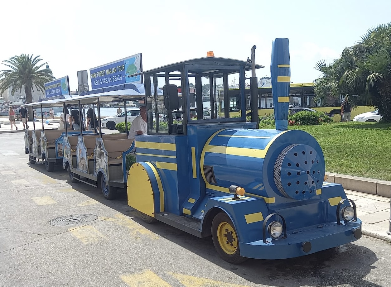 A3CBBF87-77B1-400C-9CAC-ECED78E55079